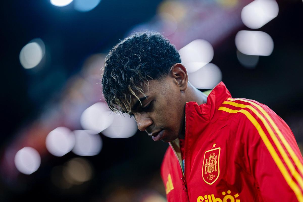 官方：因燃放烟花等行为，拜仁被罚款4.6万欧+关闭主场部分看台（官方通报：拜仁因燃放烟花等违规被罚4.6万欧，主场部分看台将关闭）