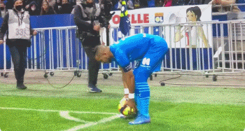 伊萨克想走，塞斯科待定，谁能如愿签下心仪前锋？（伊萨克有意离队，塞斯科前途未明：谁能如愿签下心仪前锋？）