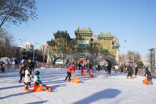 湖人惨败，詹姆斯赛后暗示球权分配有问题，没有打出团队篮球（湖人遭大败，詹姆斯赛后暗指球权失衡，团队配合乏力）