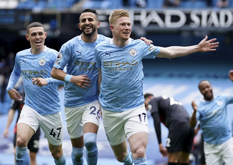 里程碑！德里克·怀特命中职业生涯第1000记三分（生涯里程碑！德里克·怀特投进第1000个三分球）