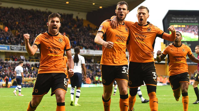 足球的残酷现实（足球世界的冷酷真相）