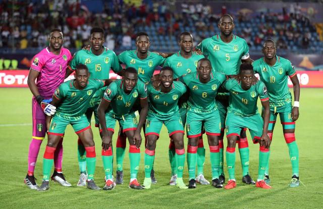 欧冠决赛用球谍照：包含白+深紫，灵感来自举办城市布达佩斯（欧冠决赛用球曝光：白与深紫配色，灵感源于举办地布达佩斯）