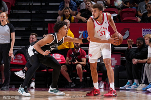 球队新援首秀 引发关注热议（球队新援处子秀登场 引发广泛热议）