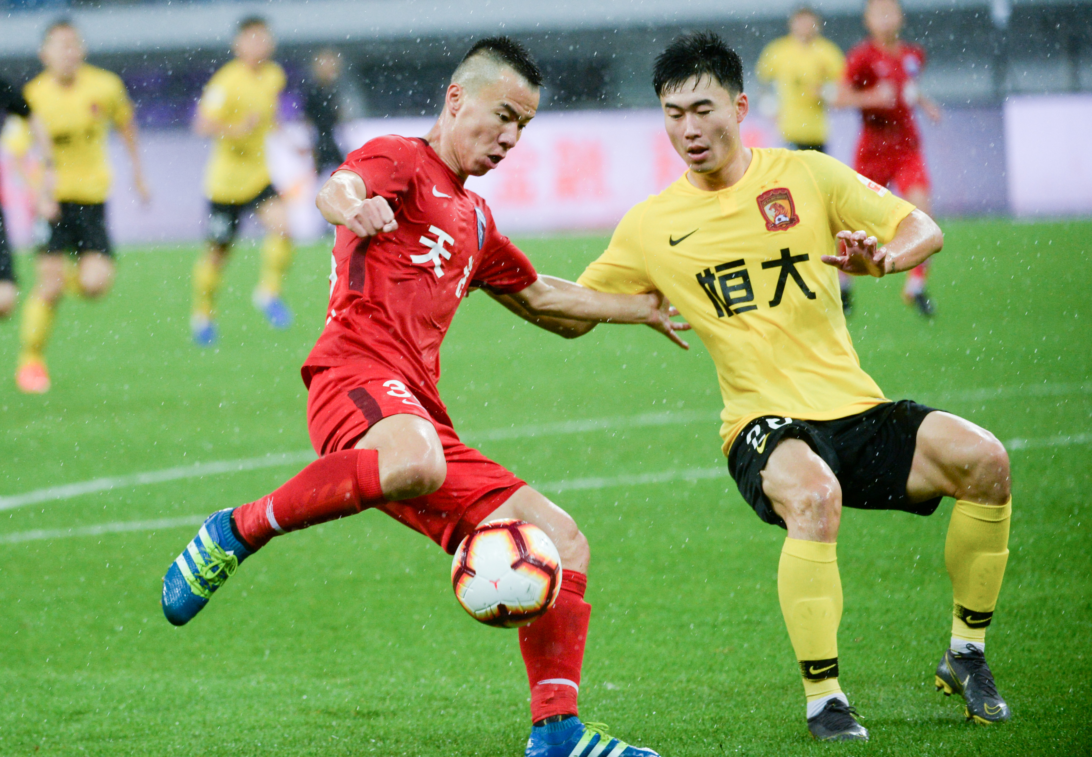 小组赛3胜1负！广东男篮锁定CBA杯赛八强名额（广东男篮小组赛三胜一负，锁定CBA杯八强席位）