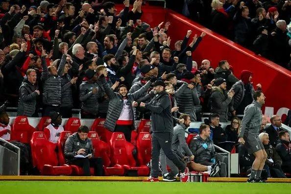 足球国足进攻体系被赞流畅度明显提升（国足进攻体系获好评，流畅度显著提升）