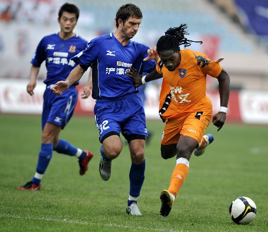 李昊桐丁文一南北半球同时开球，中国高尔夫迎来最魔幻一周（李昊桐与丁文一南北半球同日开杆，中国高尔夫迎来最魔幻一周）