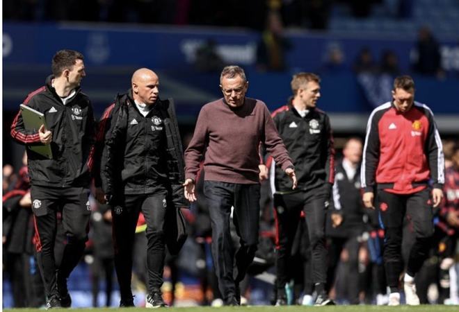 TA：即便阿森纳赢得英联杯冠军，恐怕也没多少人会感到满意（TA：哪怕阿森纳夺得英联杯冠军，也难令多数人满意）