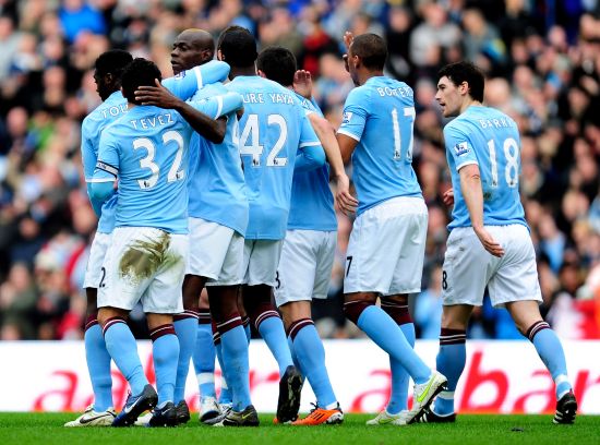 法兰克福vs奥格斯堡：格策、堂安律首发，亚基奇、凯文-施洛特贝克出战（法兰克福战奥格斯堡：格策、堂安律首发，亚基奇、凯文-施洛特贝克出场）