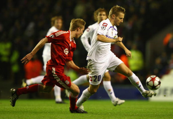 鲁尼：赖斯的表现不可思议，他未来会接替凯恩成为英格兰队长（鲁尼盛赞赖斯：表现惊艳，未来将接班凯恩出任英格兰队长）