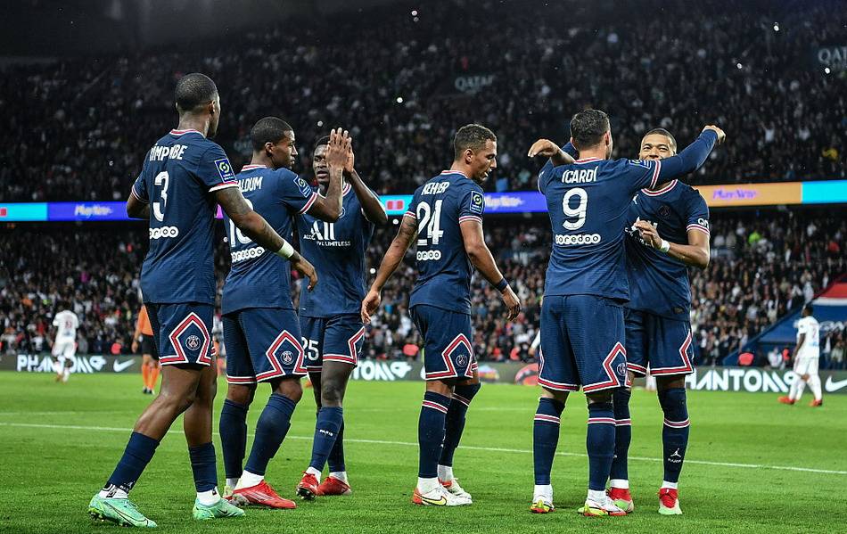 三连冠！上海海港加冕2025赛季中超冠军，摘下队史中超第四星（上海海港三连霸登顶2025中超，队史第四星入账）