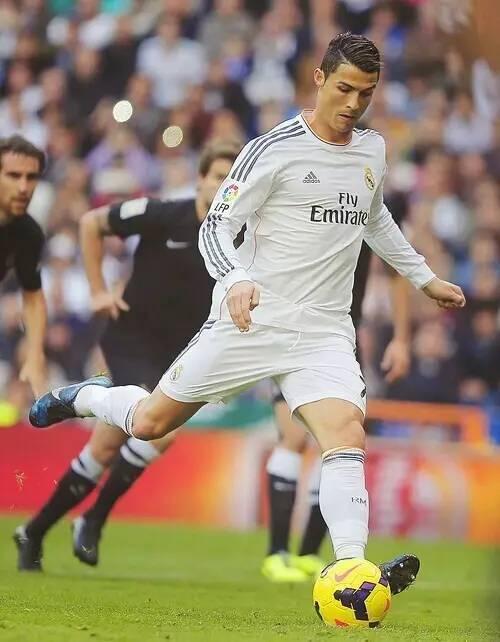 塞尔：西足协担心巴萨无法正确引导亚马尔，他已多次成为舆论中心（塞尔：西班牙足协忧虑巴萨难以妥善引导亚马尔，他屡次成舆论焦点）